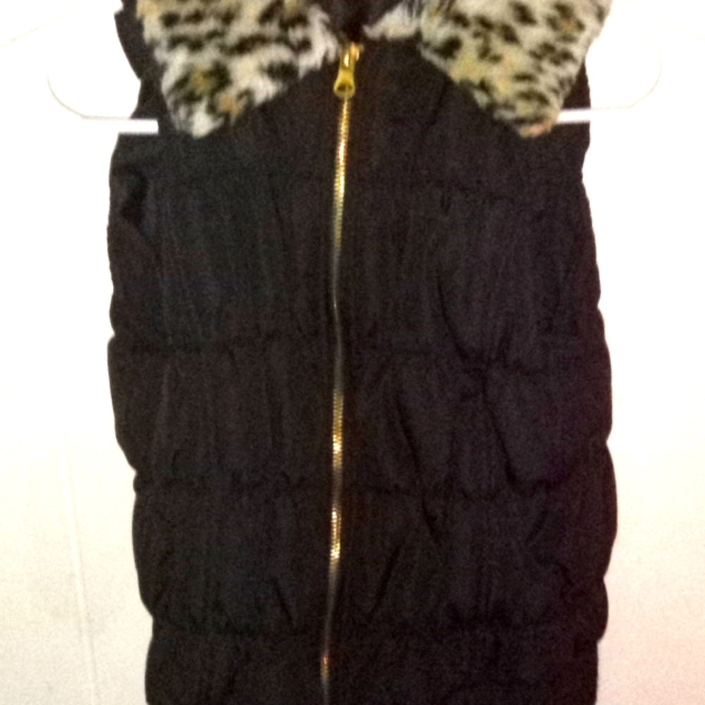 A animal print vest with the hand bag to match.